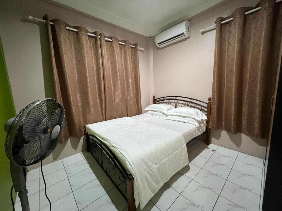 Hanif Homestay Кучинг Экстерьер фото