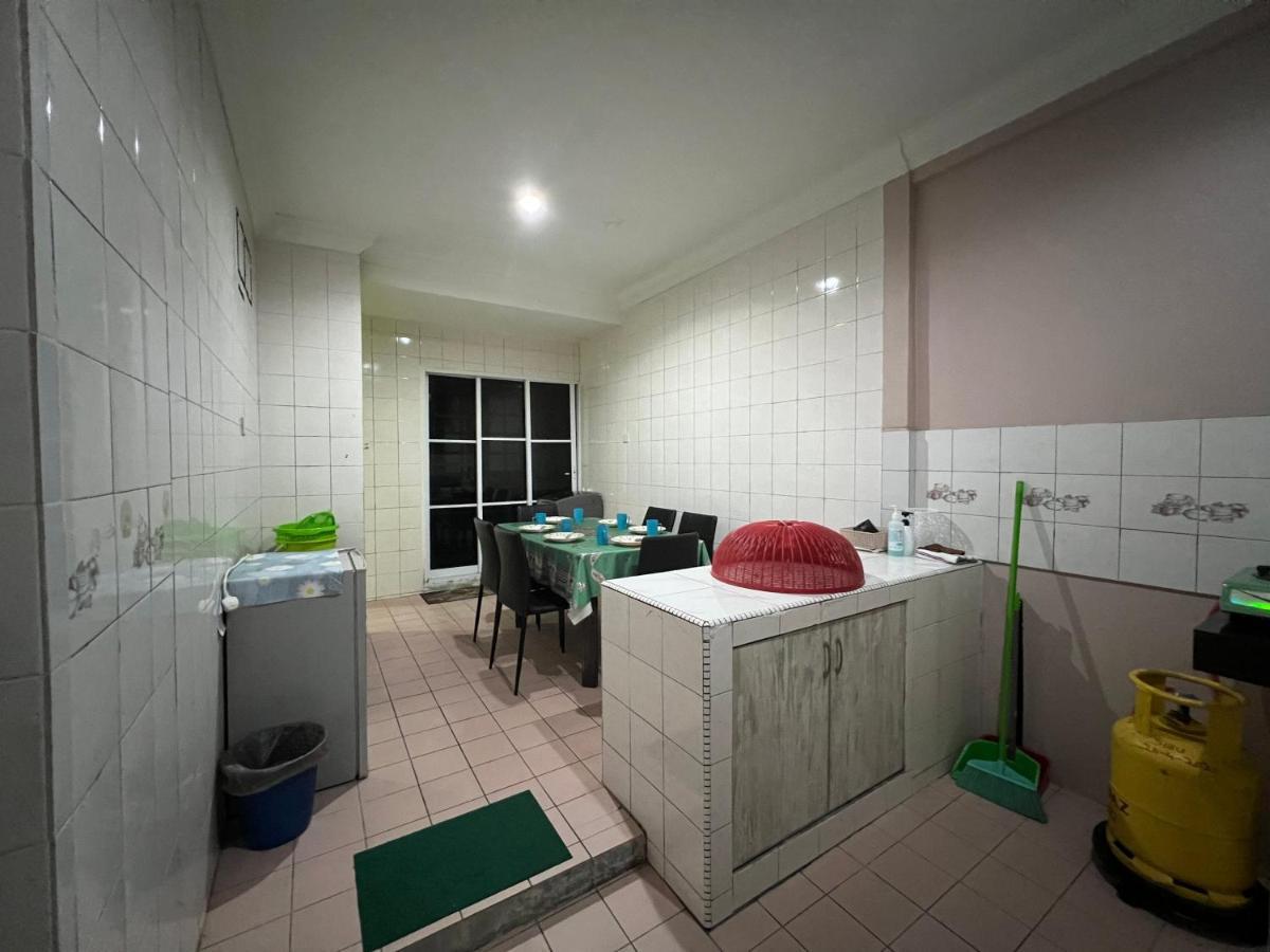 Hanif Homestay Кучинг Экстерьер фото
