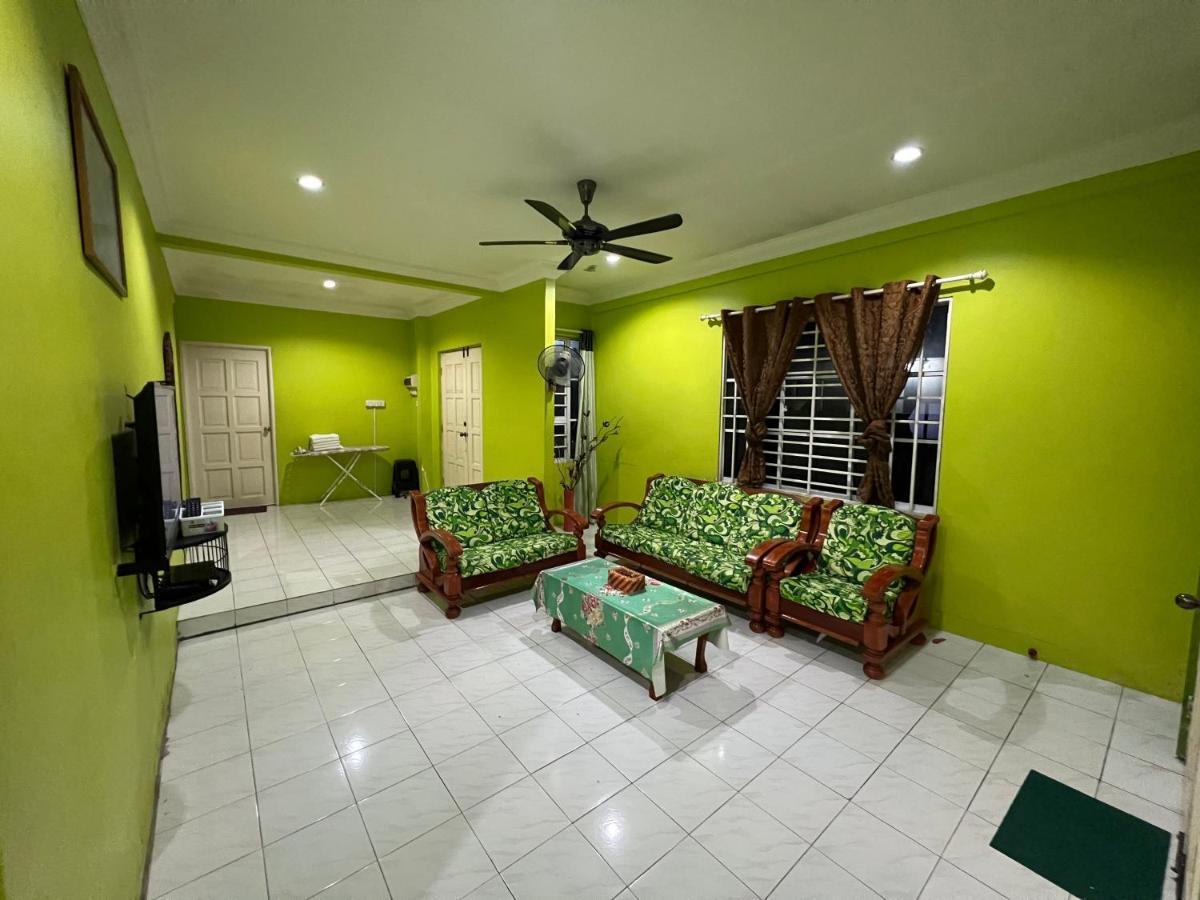Hanif Homestay Кучинг Экстерьер фото