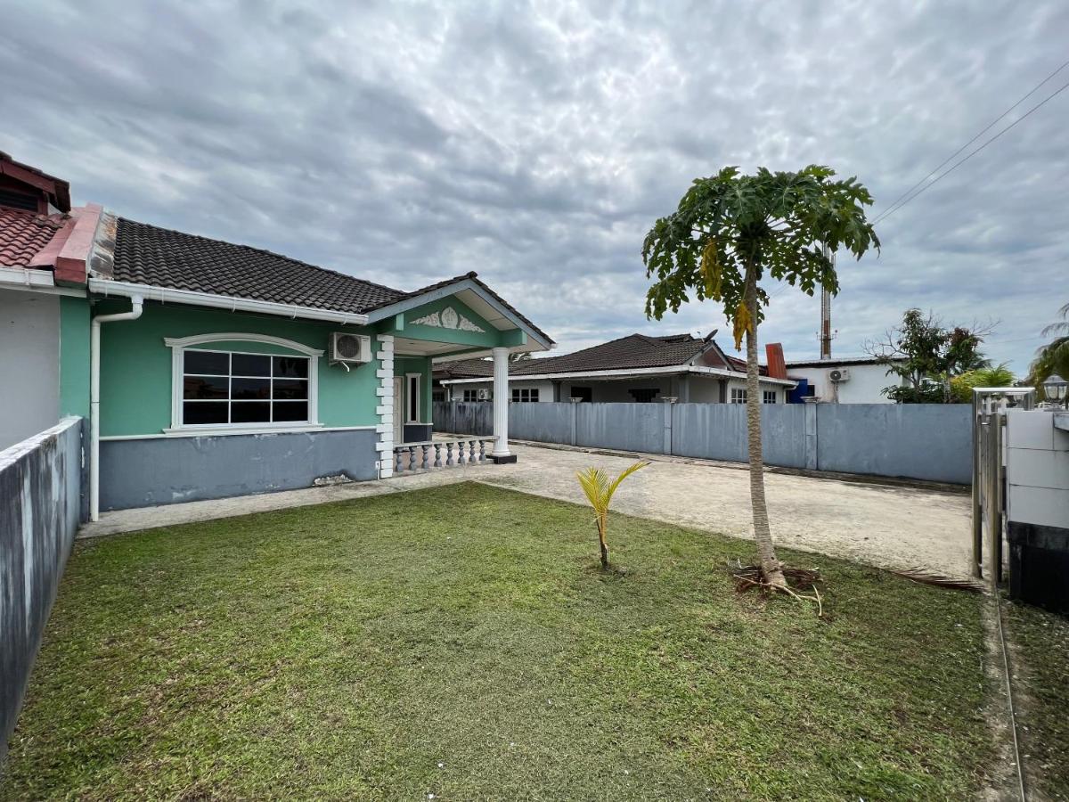 Hanif Homestay Кучинг Экстерьер фото