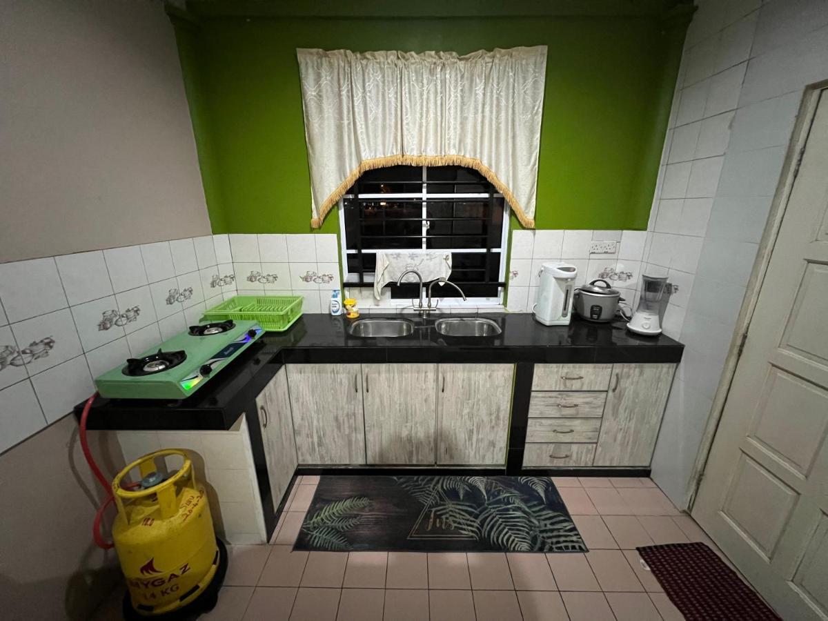 Hanif Homestay Кучинг Экстерьер фото