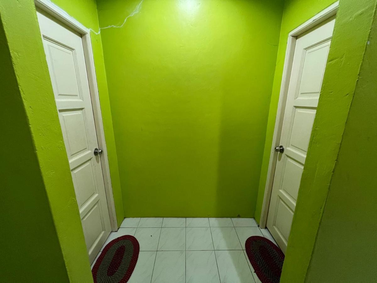 Hanif Homestay Кучинг Экстерьер фото