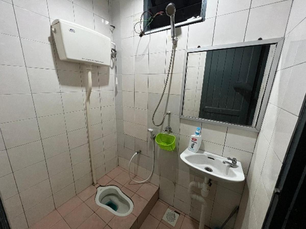 Hanif Homestay Кучинг Экстерьер фото