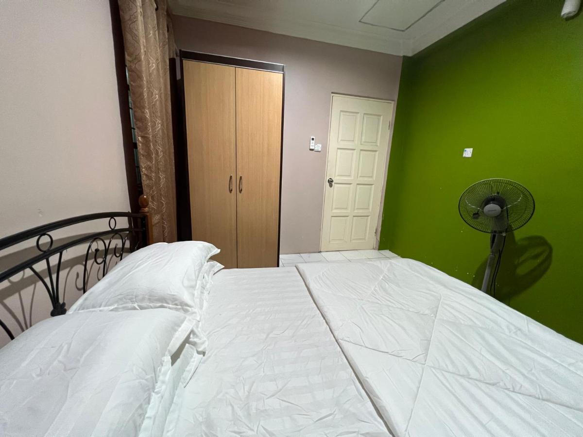 Hanif Homestay Кучинг Экстерьер фото