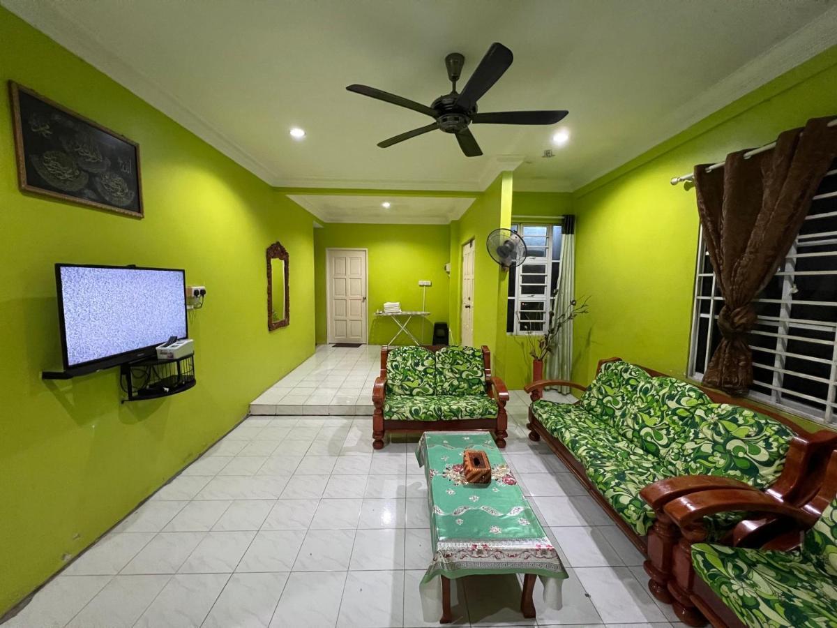 Hanif Homestay Кучинг Экстерьер фото
